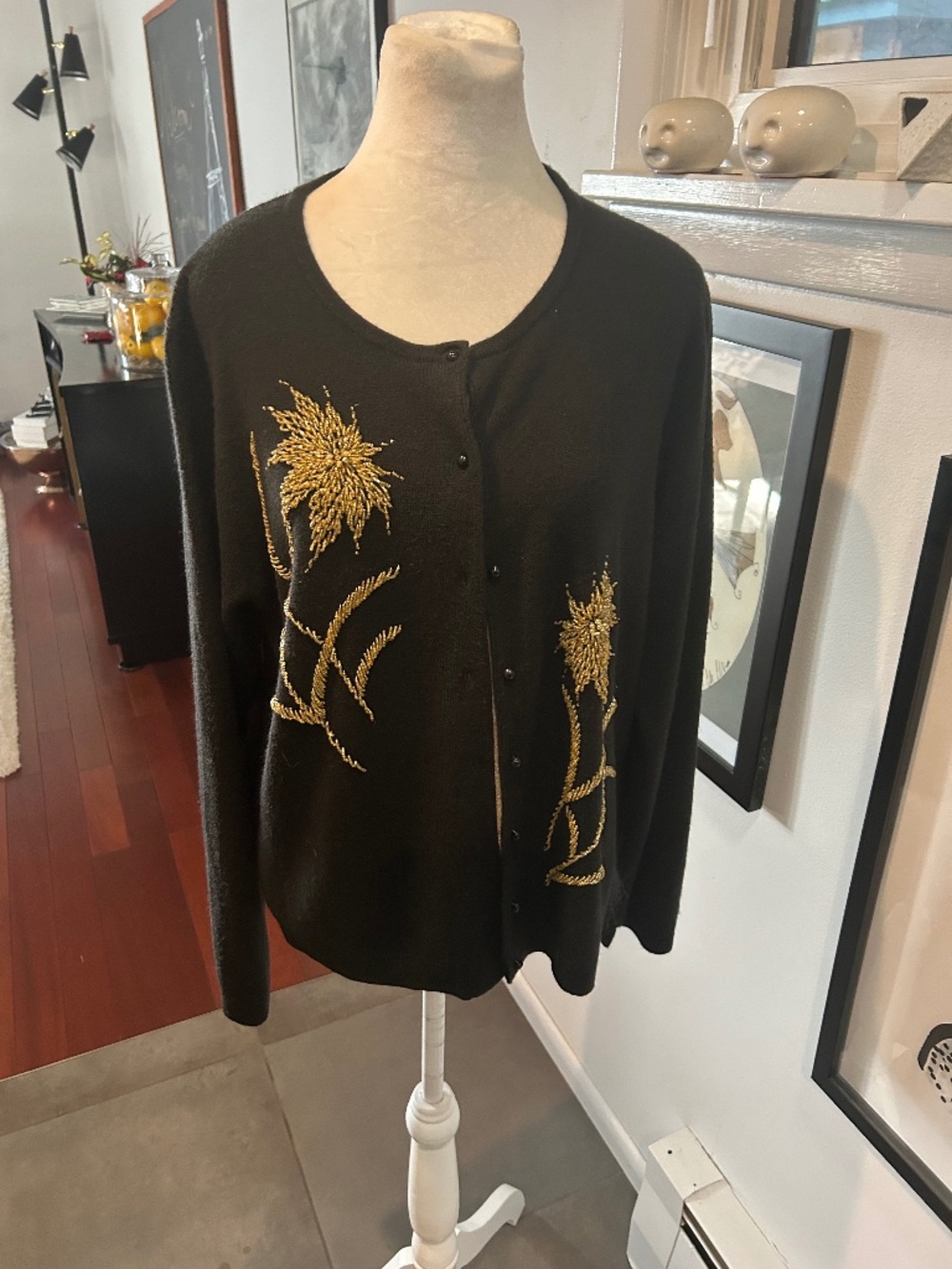 JOSEPHINE. CHAUS. a BEADED SWEATER SZ 2 X GOLD / BLACK.